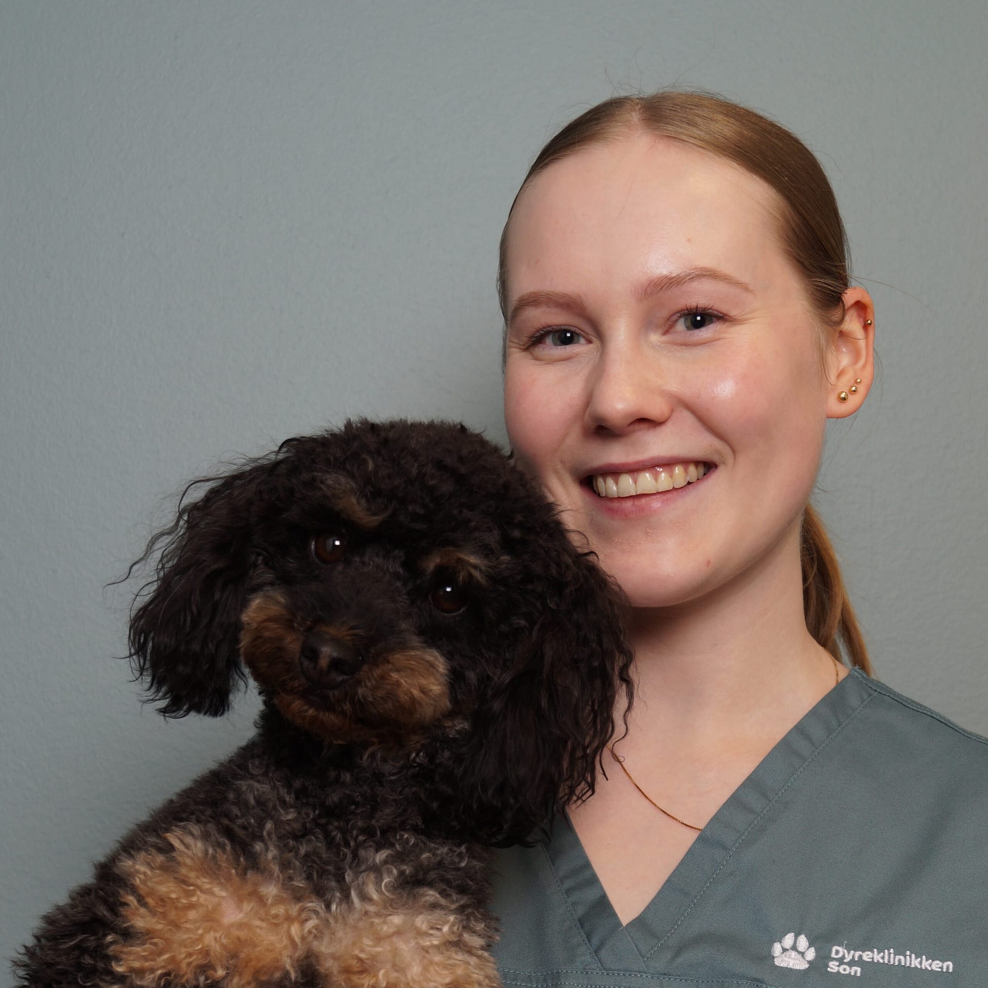 Aurora Johansen med hund